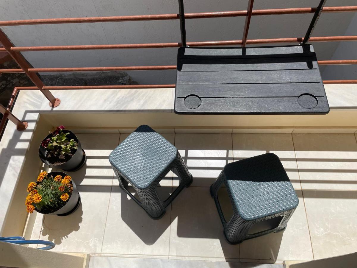 Kornarou Appartement *